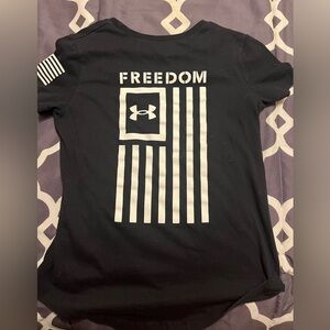 Under armor short sleeve youth girls t-shirt
Size youth small